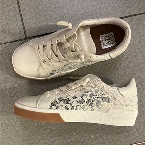 DV by Dolce Vita Lace Women's Sneakers size US 8.5